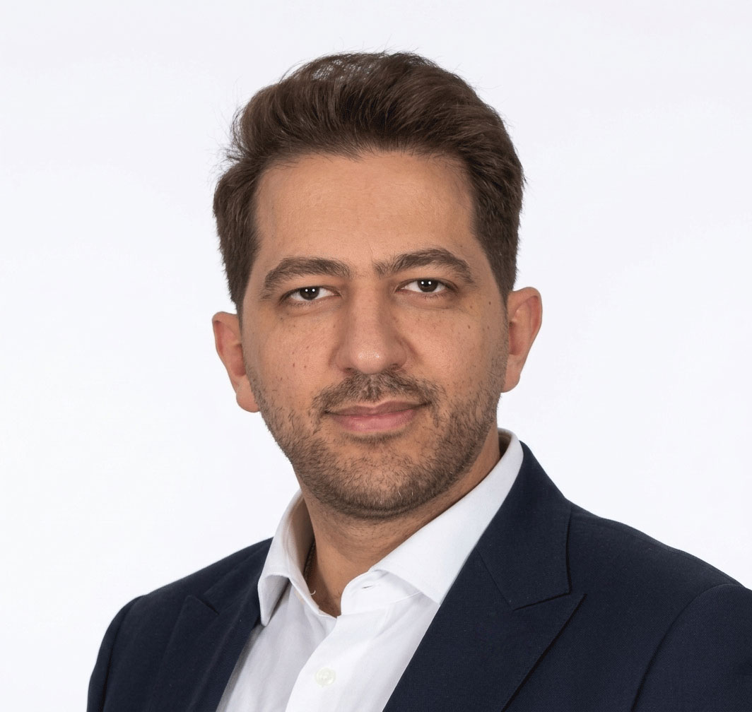 میلاد حسینی مدیر عامل نگاه پرداخت بانک کارآفرین